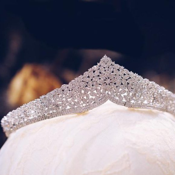 Elegant Cubic Zirconia Tiara, Silver